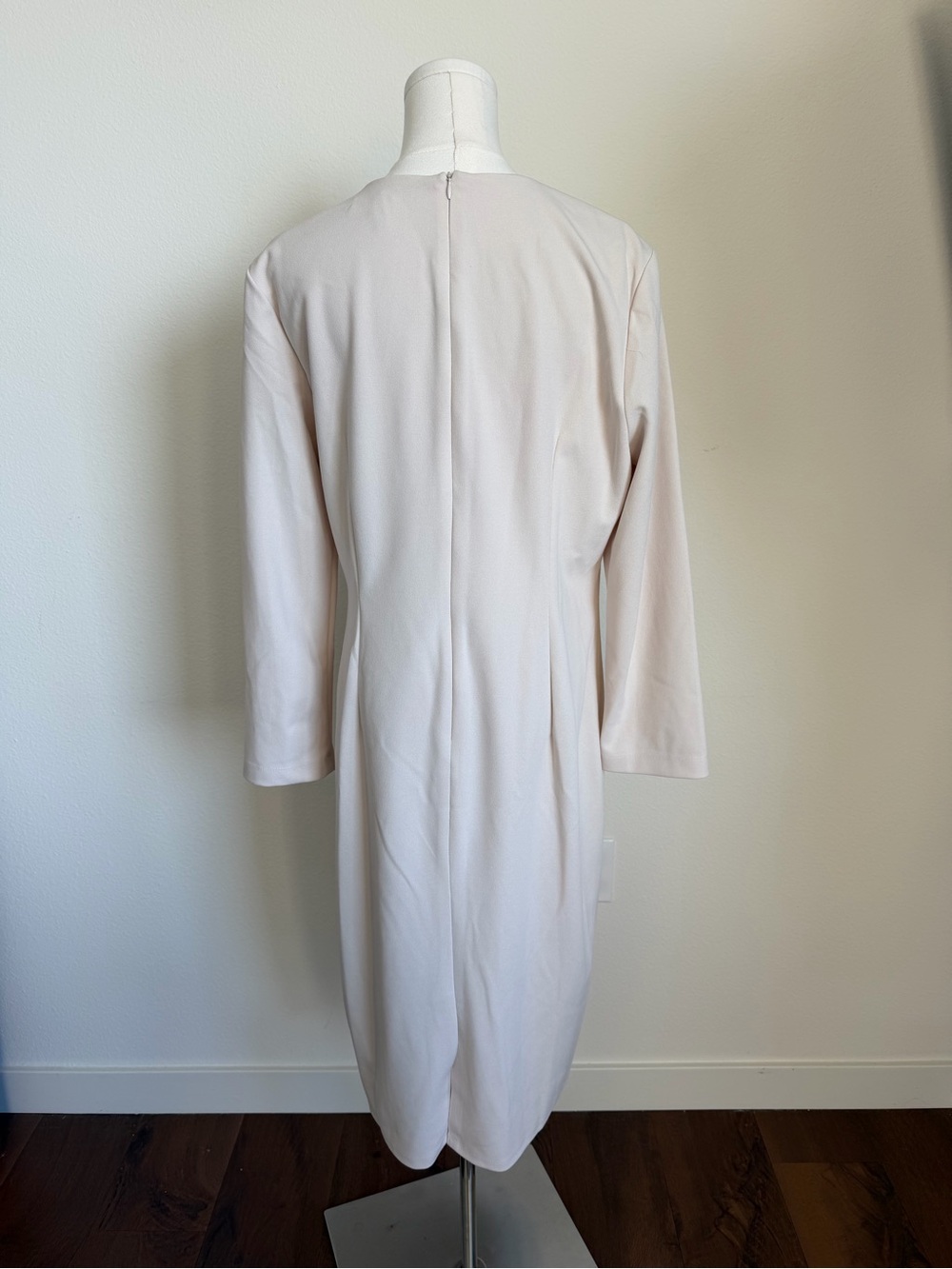 Maggy London Cutout Long Sleeve Sheath Midi Dress In Horn - Picture 7 of 7